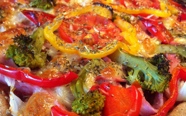 Pizza multicolore ! Brocolis, Jambon et Mozzarella