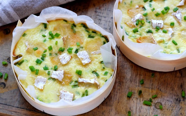 Quiche sans pâte aux courgettes et camembert dans sa boite