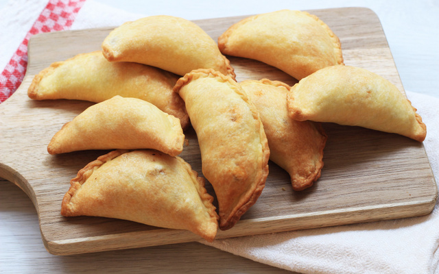 Empanadas au bœuf, olives et tomates séchées
