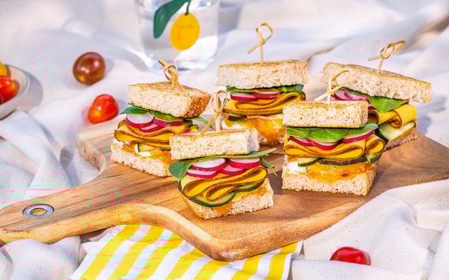 Mini clubs aux tranches végé curry cumin et chutney mangue