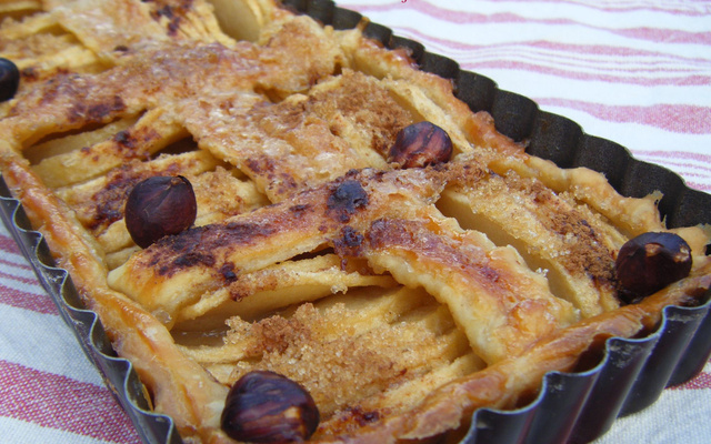 Tarte aux pommes et noisettes entières