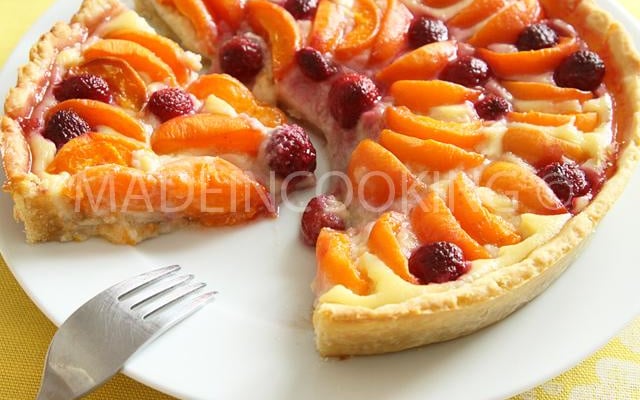 Tarte aux abricots et aux framboises