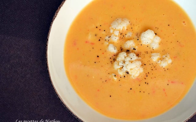 Soupe au chou-fleur, aux 3 poivrons et mascarpone