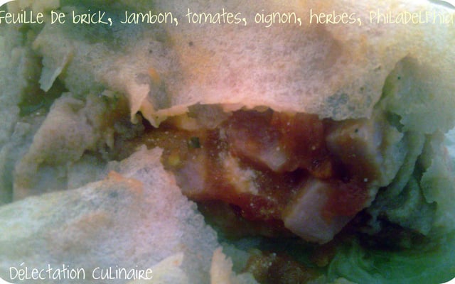 Feuilles de brick garnies aux tomates, dés de jambon et Philadelphia
