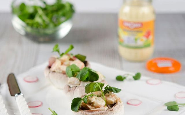 Champignons farcis aux crevettes, mayonnaise à l'avocat