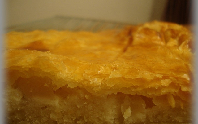 Galette des rois à la crème de calisson et aux poires