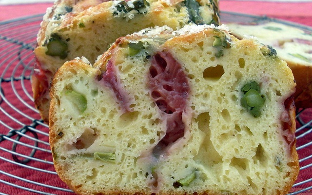 Cake aux fraises et aux asperges vertes