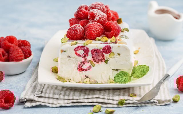 Semifreddo avec framboises et limoncello