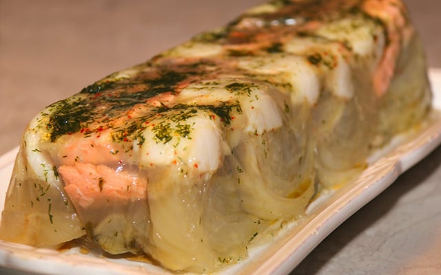 Terrine de St-Jacques et de saumon en gelée