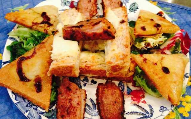 Magret de canard, mouillette de mozzarella et samoussas aux gourgettes