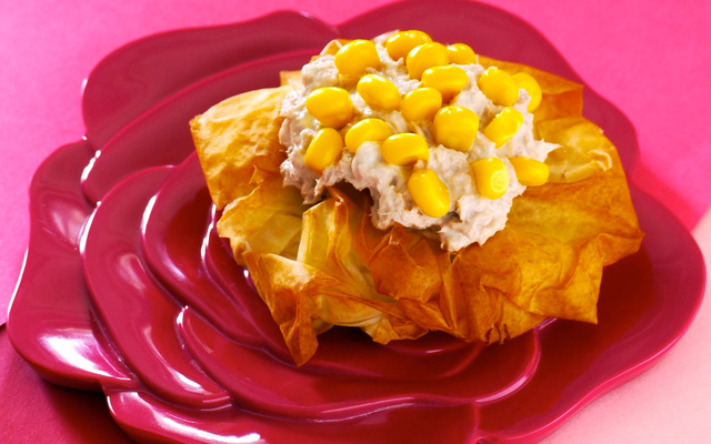Nid en pâte filo et mimosa de maïs au thon