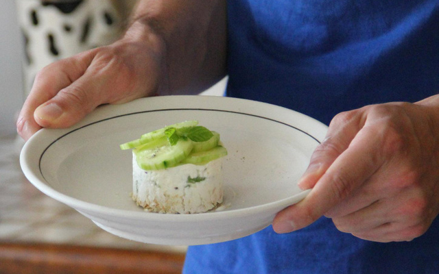Cheesecakes aux concombres et petit pois frais