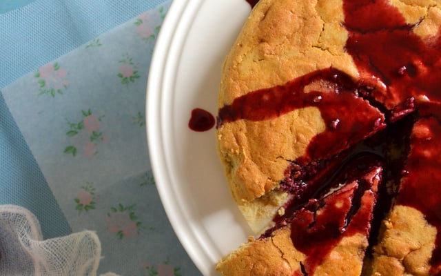 Gâteau aérien au fromage, citron et coulis de fruits rouges (Cheesecake)