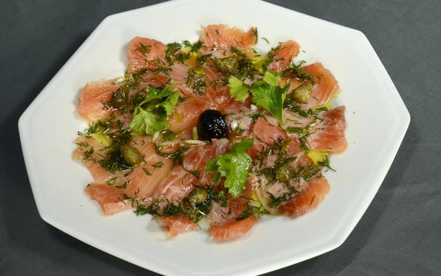 Saumon Gravlax comme dans les pays scandinaves
