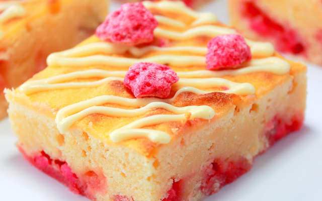Brownies chocolat blanc et pralines roses