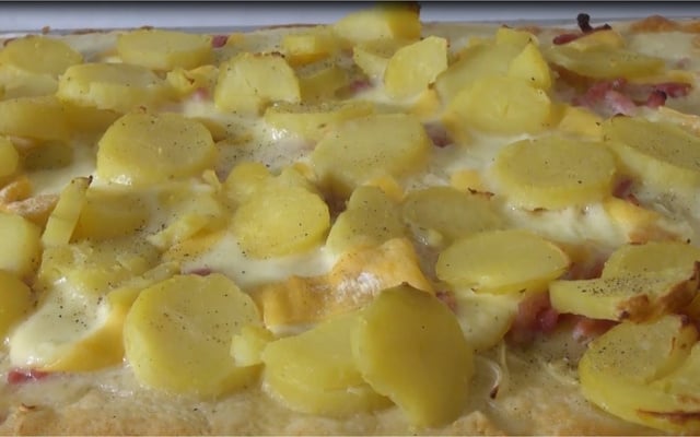 Pizza tartiflette ou pizza savoyarde