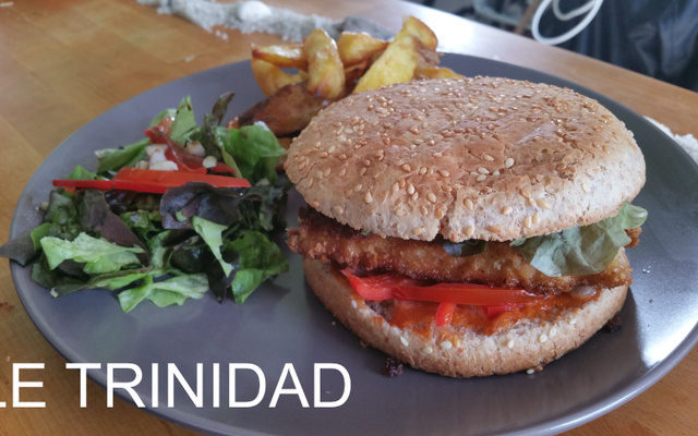 Le TRINIDAD - Burger au poulet, chorizo, poivrons et sauce Porto