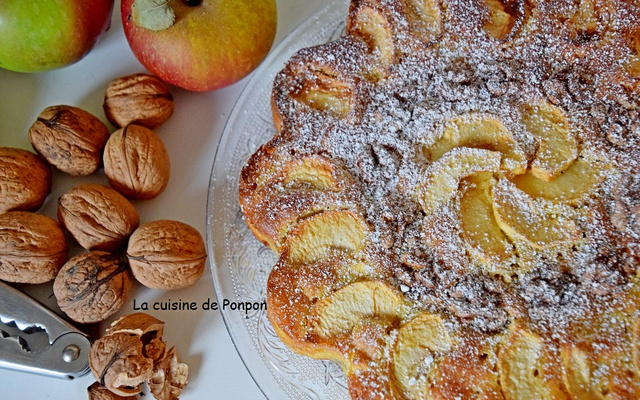 Gâteau aux pommes et noix parfumé au pain de singe...