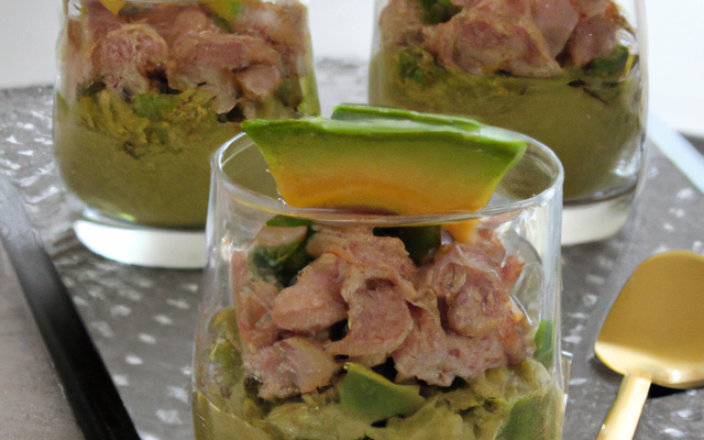 Verrine de mousse thon et d'avocat au fromage frais