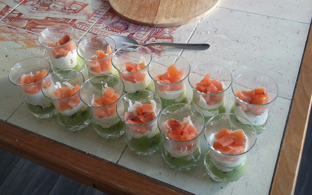 Verrine avocat-saumon-boursin