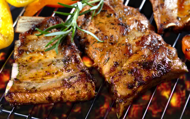 Ribs ou tavers de porc au barbecue et sa marinade