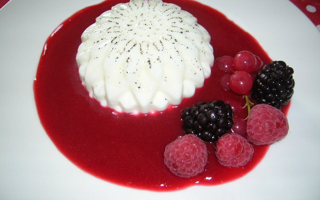 Panna cotta aux fruits rouges et vanille