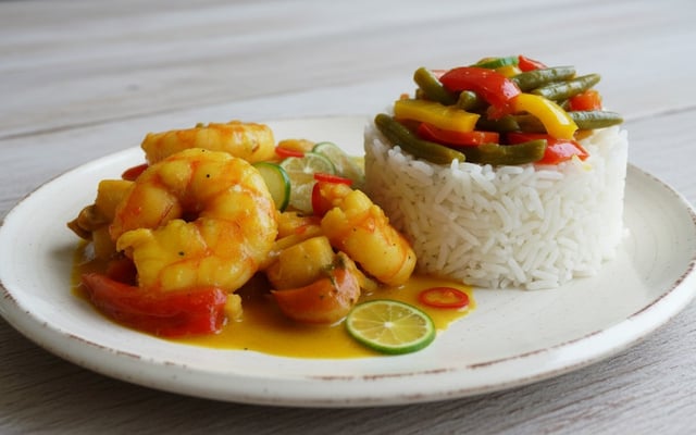 Gambas et noix de Saint-Jacques au lait de coco