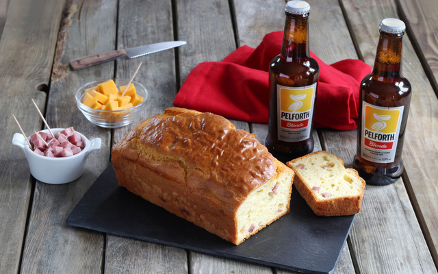 Cake à la bière, jambon et moutarde