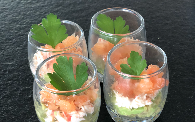 Avocat, crabe et pamplemousse