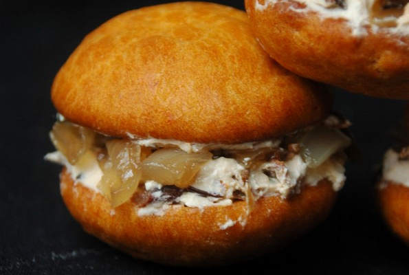 Whoopies au Philadelphia et oignons confits, aux saveurs du Sud