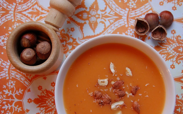 Velouté de courges aux noisettes