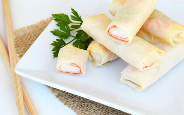 Nems au surimi et sa sauce fromage-ciboulette
