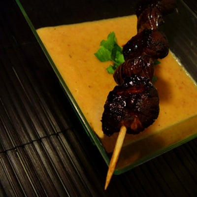 Velouté de haricots blancs au chorizo et son yakitori de morue