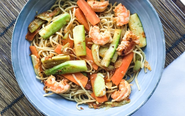 Nouilles sautées aux crevettes faciles