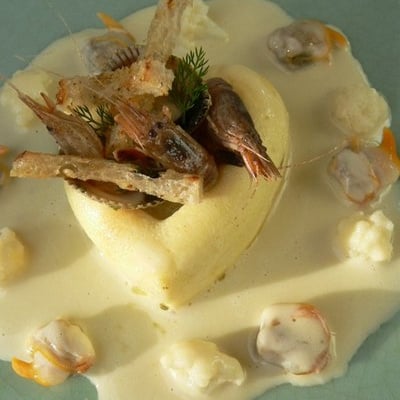 Mousse de choux fleur, coques, crevettes grises et beurre de Sancerre....