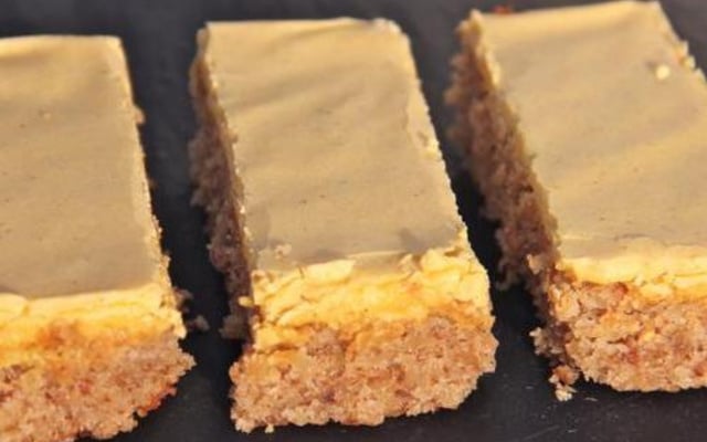 Gâteau aux noix et son glaçage