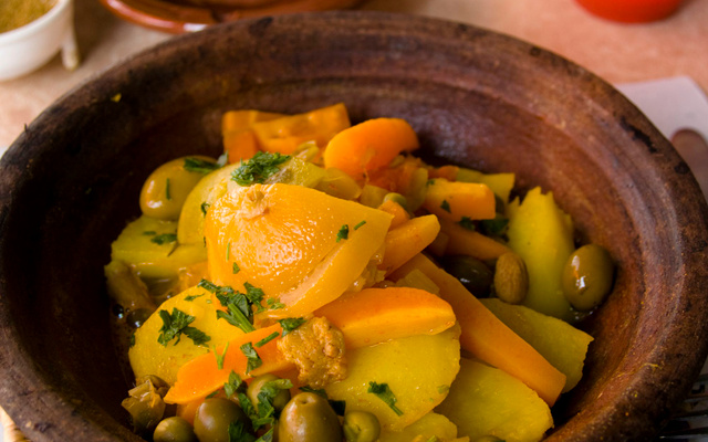 Tajine de poulet aux pommes de terre et olives vertes
