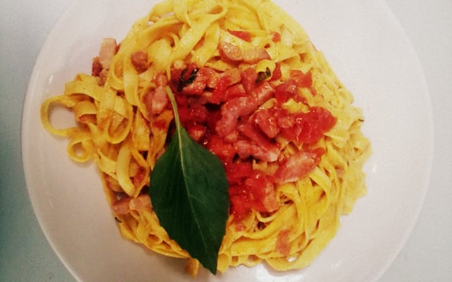 Pâtes fraîches au curry tomates basilic