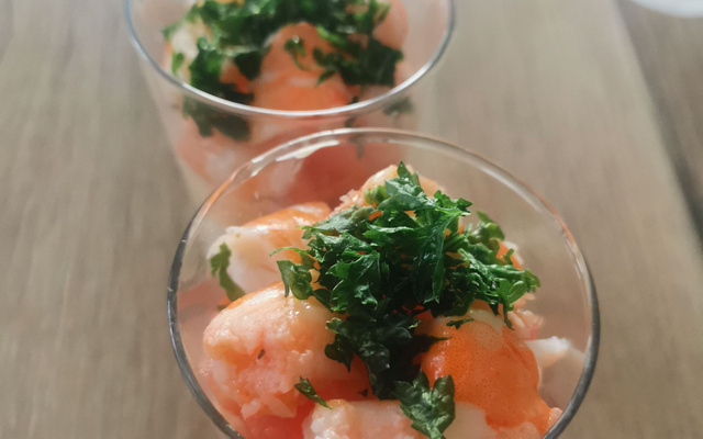 Verrines avocat-crevette et sauce cocktail