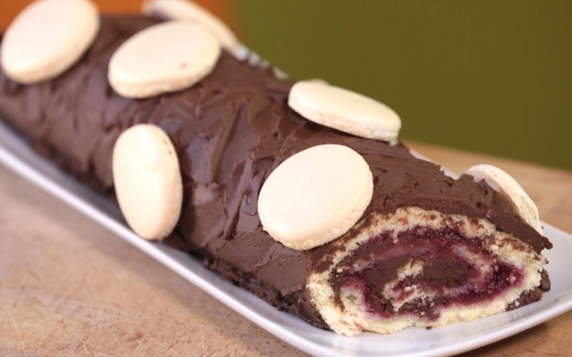 Bûche dessert au chocolat et framboises