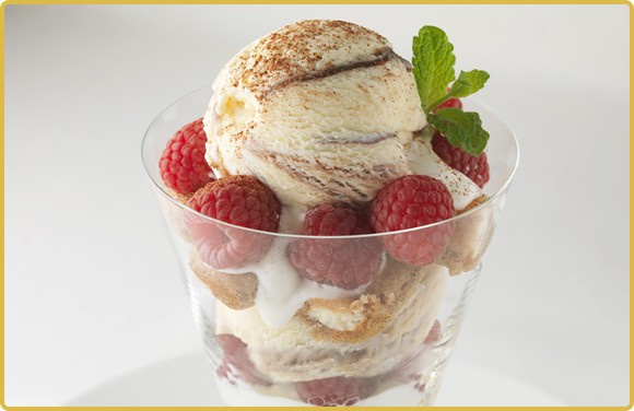 Tiramisu et framboises fraîches