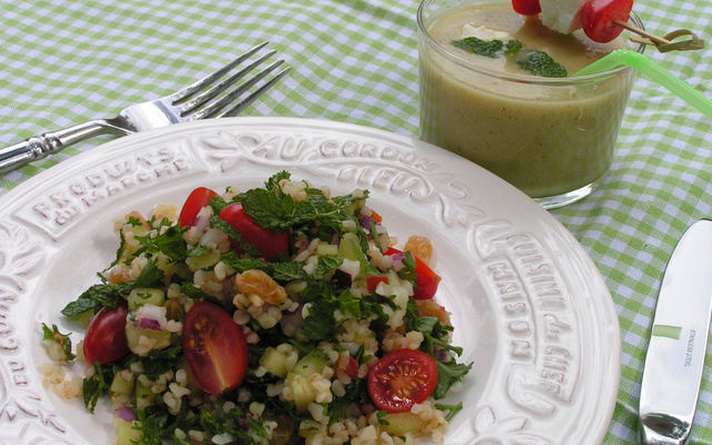 Taboulé et soupe froide de concombre à la menthe