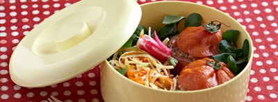 Bento tomates farcies et salade croquante