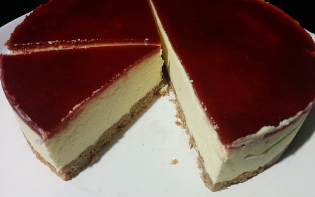 Cheesecake classique au chocolat blanc et fraises