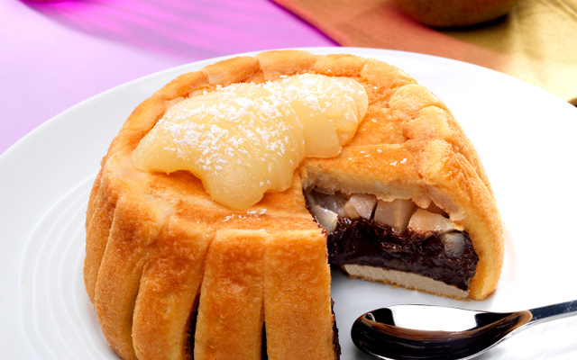 Charlotte poire, chocolat noir et coco