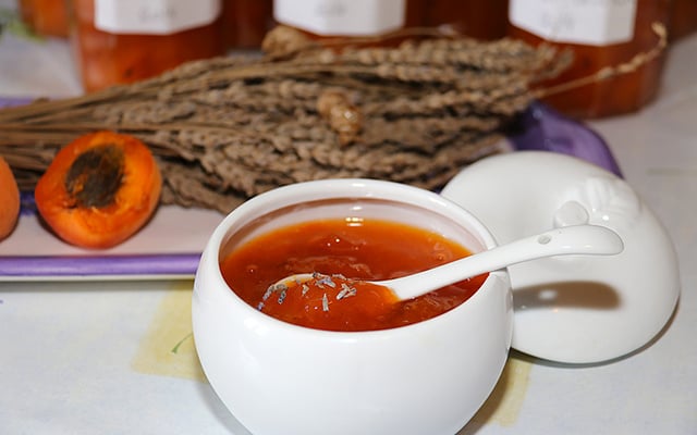Confiture d'abricots à la lavande