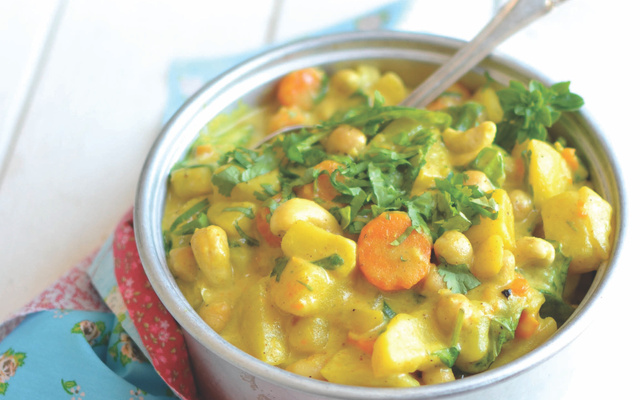 Korma de légumes, pois chiches et noix de cajou