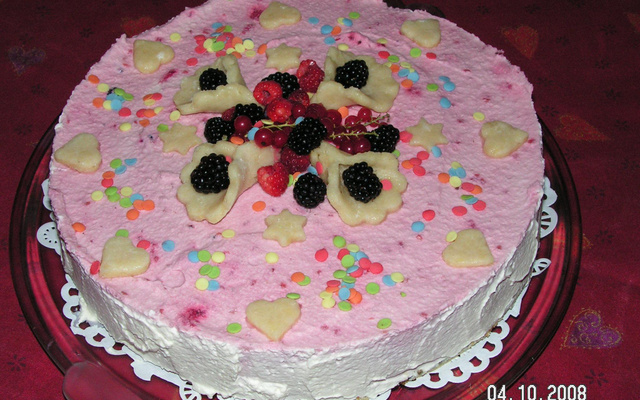 Gâteau aux fruits rouges maison