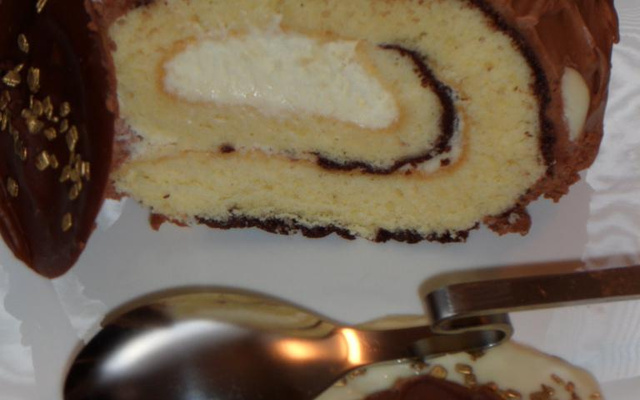Bûche à la crème bavaroise au chocolat blanc et ganache montée au chocolat au lait