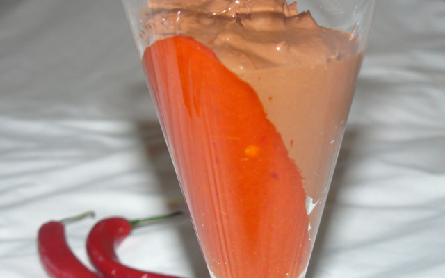 Duo de crème glacée au chocolat et crème de poivron rouge